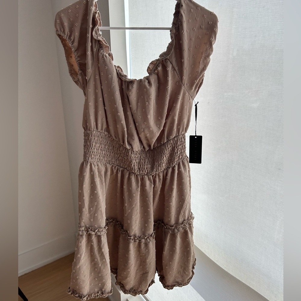Elegant Brown Sleeveless Dress - Picture 1 of 6